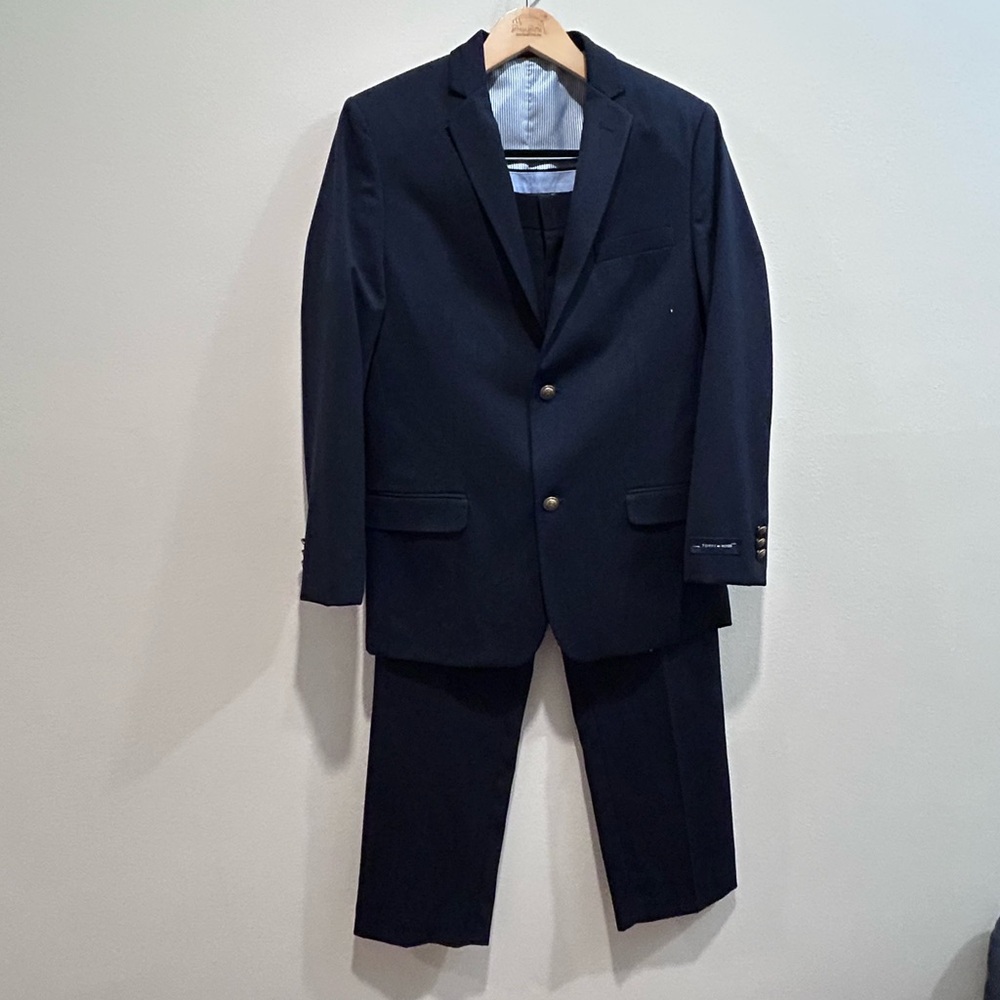 Tommy Hilfiger Boys Young Man Navy Suit, size 16 18 Jacket and Pants